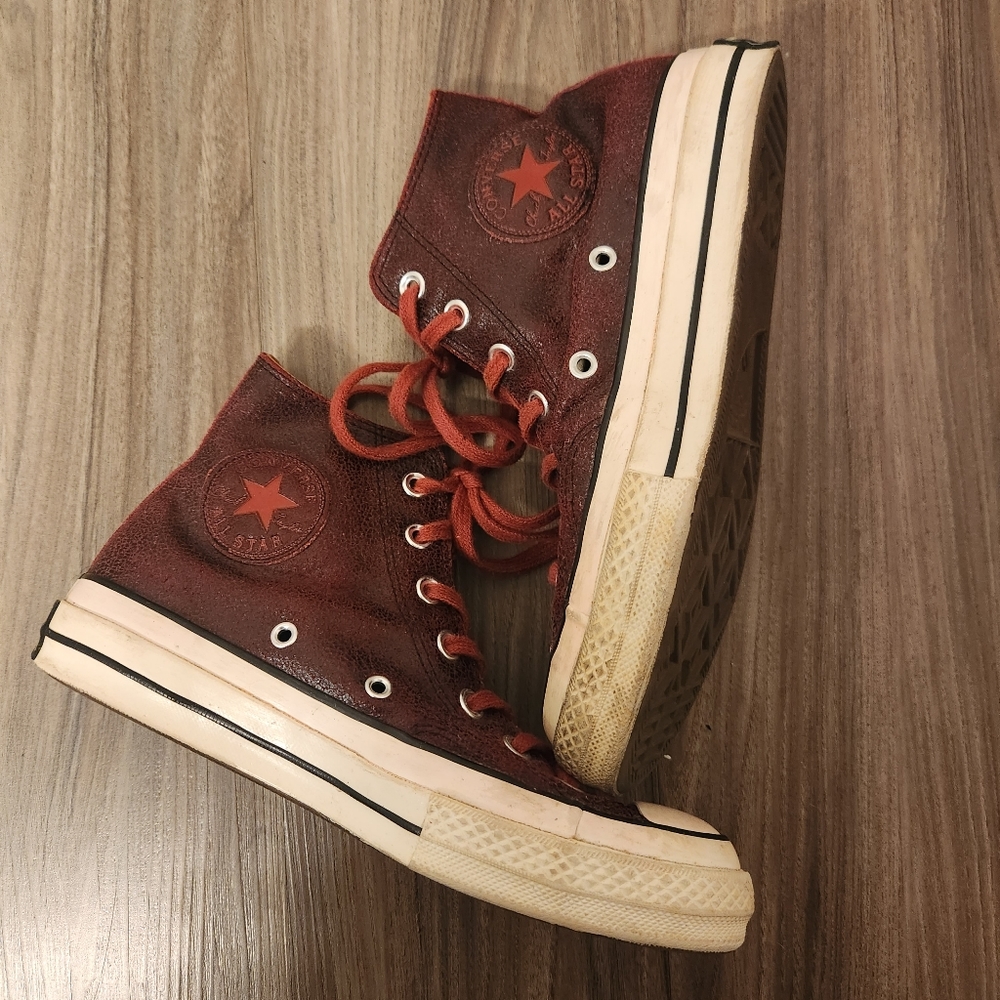 Converse leather chuck Taylor's size men's 5 women's 7